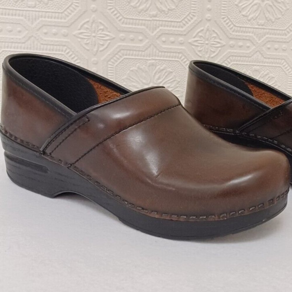 Dansko Brown Leather Narrow Slip On Clogs Flats Size 39